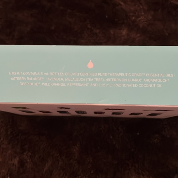 NWOT- 💜Doterra💜aromatouch technique kit. NWOT TAGS 💧 - Picture 3 of 8